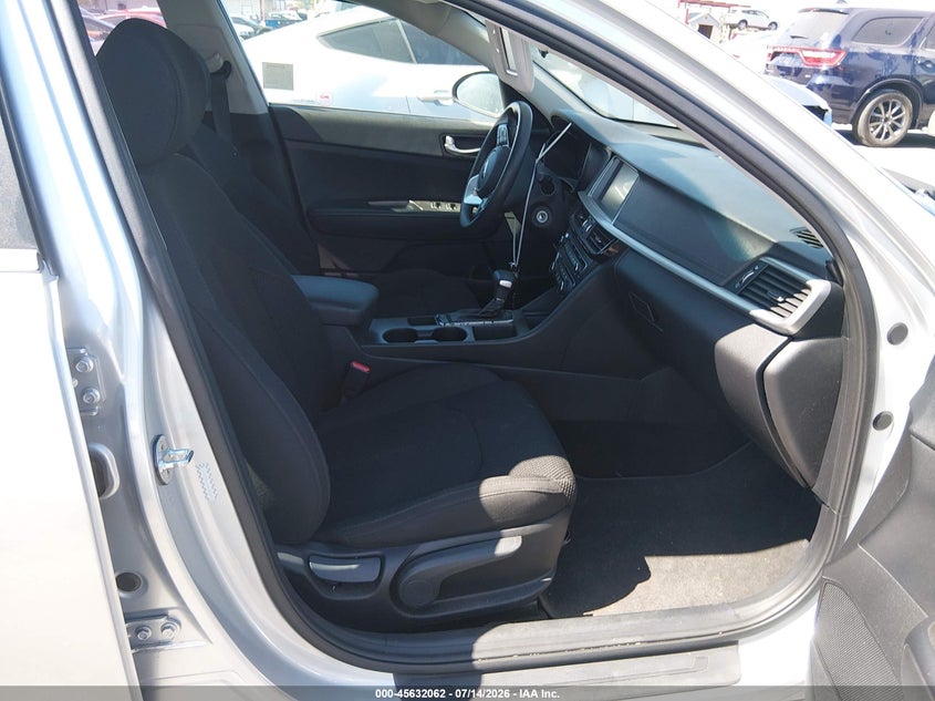2019 Kia Optima VIN 5XXGT4L37KG363870 IAAI salvage auction — THEFT, Salvage Title, sold $3,600 on 2026-07-26 (photo 5)