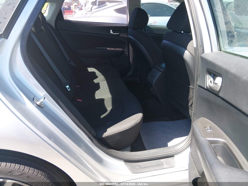 2019 Kia Optima VIN 5XXGT4L37KG363870 IAAI salvage auction — THEFT, Salvage Title, sold $4,250 on 2026-07-30 (photo 8)