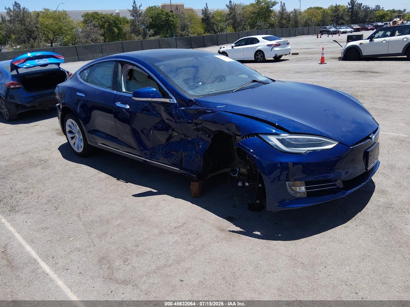 2018 Tesla Model s VIN 5YJSA1E26JF295646 IAAI salvage auction — LEFT & RIGHT, Wait Title, sold $3,550 on 2026-08-21 (photo 1)