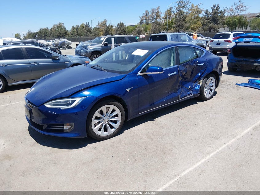 2018 Tesla Model s VIN 5YJSA1E26JF295646 IAAI salvage auction — LEFT & RIGHT, Wait Title, sold $3,550 on 2026-08-21 (photo 2)