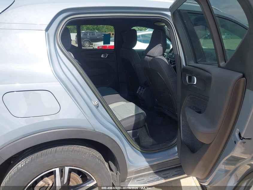 2023 Volvo Xc40 VIN YV4L12UK9P2966117 IAAI salvage auction — NORMAL WEAR, Clear (Missouri), sold $3,050 on 2026-07-28 (photo 8)