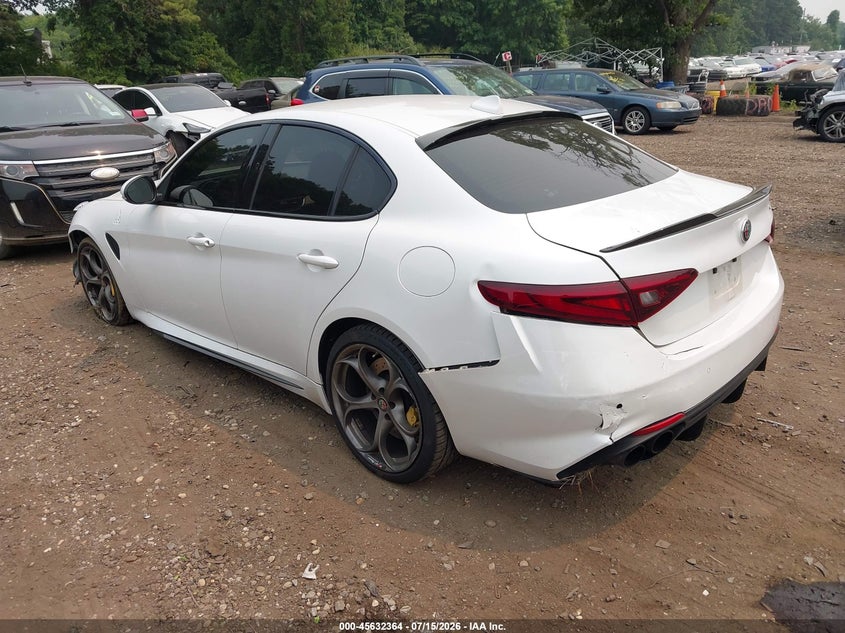 2017 Alfa romeo Giulia VIN ZARFAEAV2H7544927 IAAI salvage auction — FRONT END, Wait Title, sold $7,600 on 2026-08-25 (photo 3)