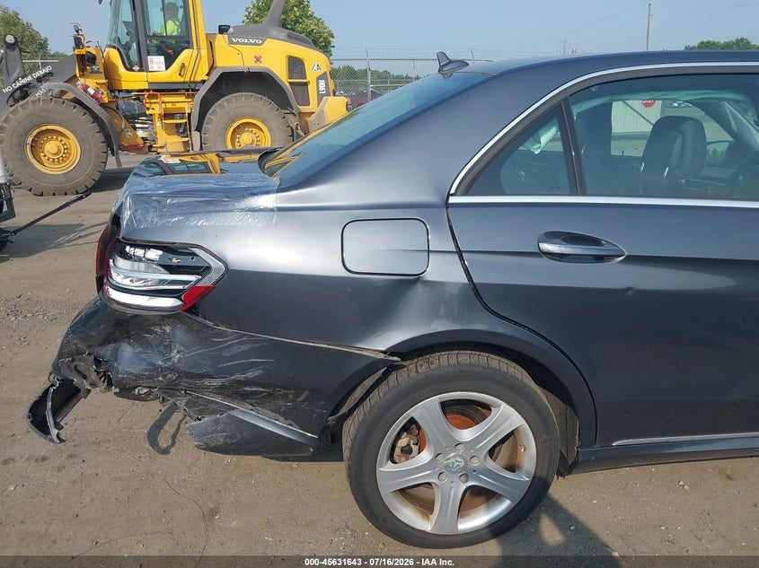 2014 Mercedes-benz E-klasse VIN WDDHF8JB9EB058898 IAAI salvage auction — RIGHT REAR, Salvage (Virginia), sold $3,750 on 2026-08-18 (photo 6)