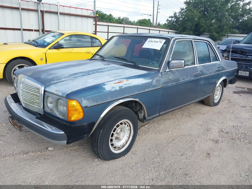 1984 Mercedes-benz 300 VIN WDBAB33A7EA060975 IAAI salvage auction — NORMAL WEAR, Original (Texas), sold $25 on 2026-07-30 (photo 2)