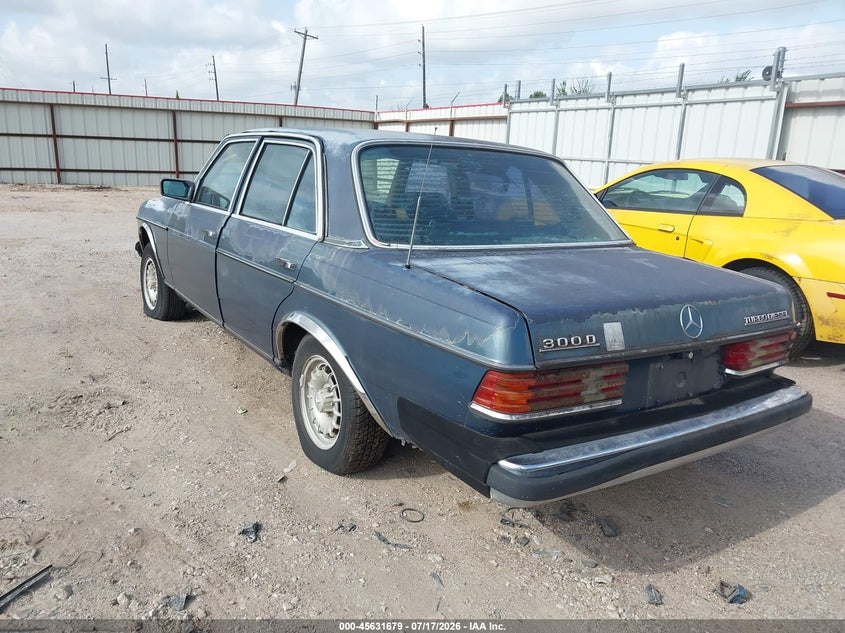 1984 Mercedes-benz 300 VIN WDBAB33A7EA060975 IAAI salvage auction — NORMAL WEAR, Original (Texas), sold $25 on 2026-07-30 (photo 3)