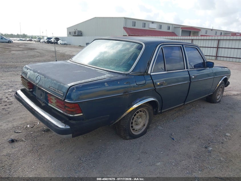 1984 Mercedes-benz 300 VIN WDBAB33A7EA060975 IAAI salvage auction — NORMAL WEAR, Original (Texas), sold $25 on 2026-07-30 (photo 4)