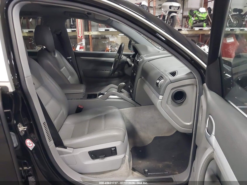 2004 Porsche Cayenne VIN WP1AB29P64LA69059 IAAI salvage auction — RIGHT FRONT, Clear (Michigan), sold $825 on 2026-08-06 (photo 5)
