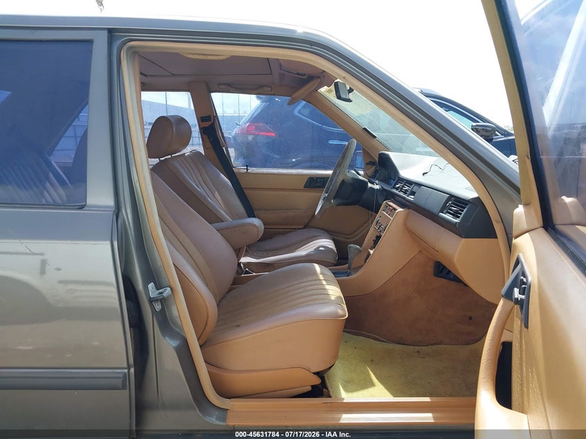 1987 Mercedes-benz 300 VIN WDBEA30D5HA368184 IAAI salvage auction — NORMAL WEAR, Original (Texas), sold $250 on 2026-07-23 (photo 5)