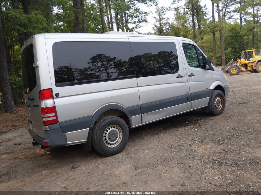 2011 Mercedes-benz Sprinter VIN WDZPE7CC7B5553846 IAAI salvage auction — ROOF, Salvage (Virginia), sold $3,050 on 2026-07-28 (photo 4)