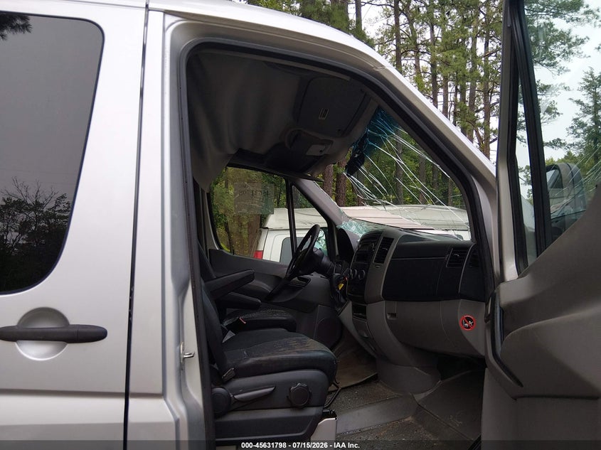 2011 Mercedes-benz Sprinter VIN WDZPE7CC7B5553846 IAAI salvage auction — ROOF, Salvage (Virginia), sold $3,050 on 2026-07-28 (photo 5)