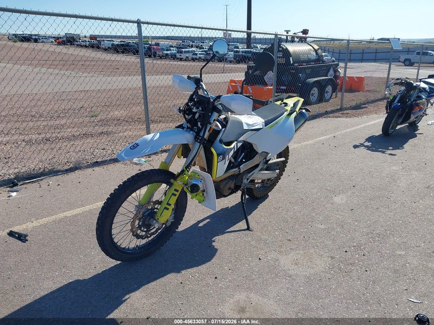 2024 Husqvarna Enduro VIN VBKUEV408RM765116 IAAI salvage auction — THEFT, Salvage Title, sold $3,900 on 2026-09-15 (photo 2)