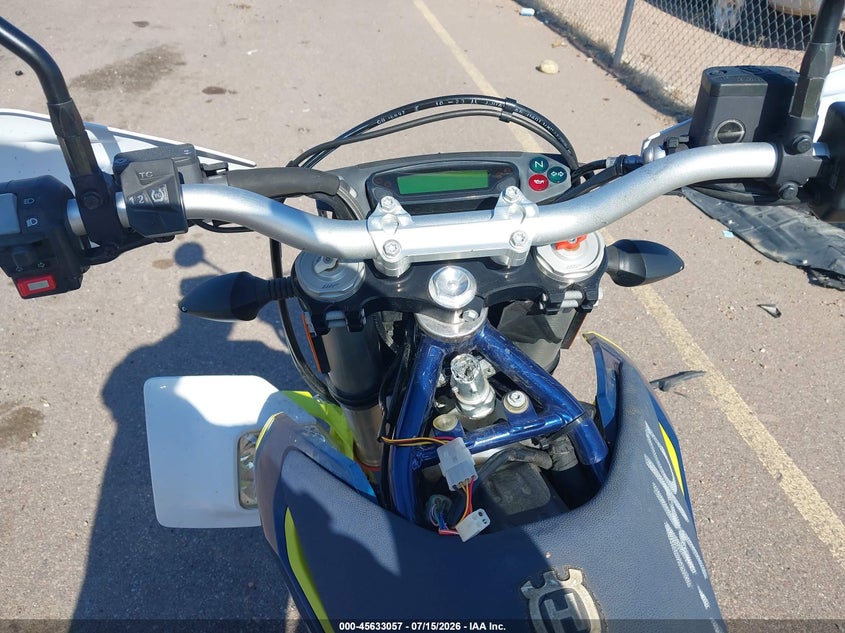 2024 Husqvarna Enduro VIN VBKUEV408RM765116 IAAI salvage auction — THEFT, Salvage Title, sold $3,900 on 2026-09-15 (photo 7)