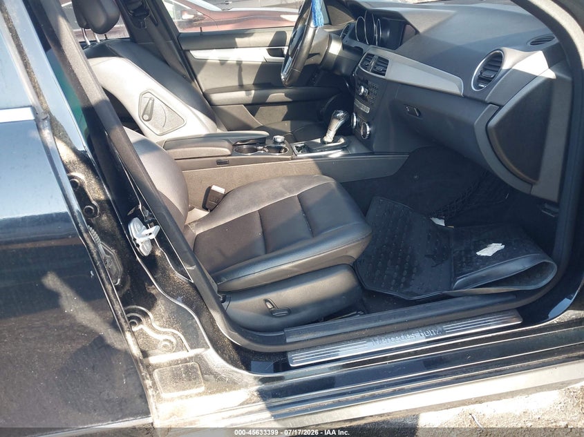 2013 Mercedes-benz C class VIN WDDGF4HB8DF971217 IAAI salvage auction — NORMAL WEAR, Clear (Georgia), sold $525 on 2026-07-29 (photo 5)
