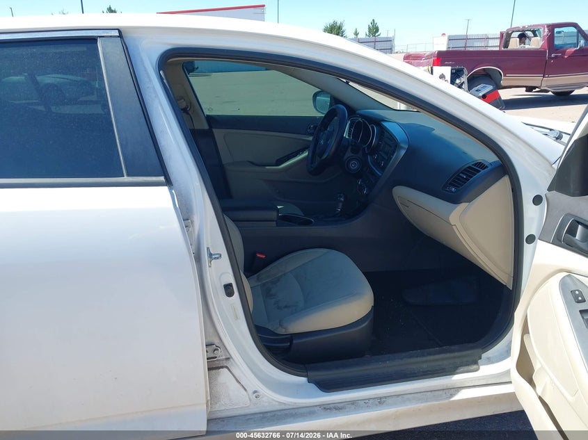 2015 Kia Optima VIN 5XXGM4A71FG366580 IAAI salvage auction — NORMAL WEAR, Clear (Colorado), sold $550 on 2026-07-29 (photo 5)
