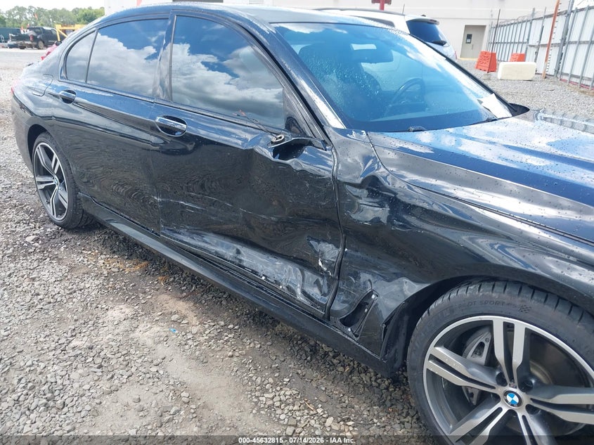 2019 BMW 7er VIN WBA7E2C50KB218558 IAAI salvage auction — RIGHT SIDE, Wait Title, sold $8,200 on 2026-09-11 (photo 6)