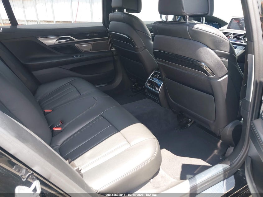 2019 BMW 7er VIN WBA7E2C50KB218558 IAAI salvage auction — RIGHT SIDE, Wait Title, sold $8,200 on 2026-09-11 (photo 8)