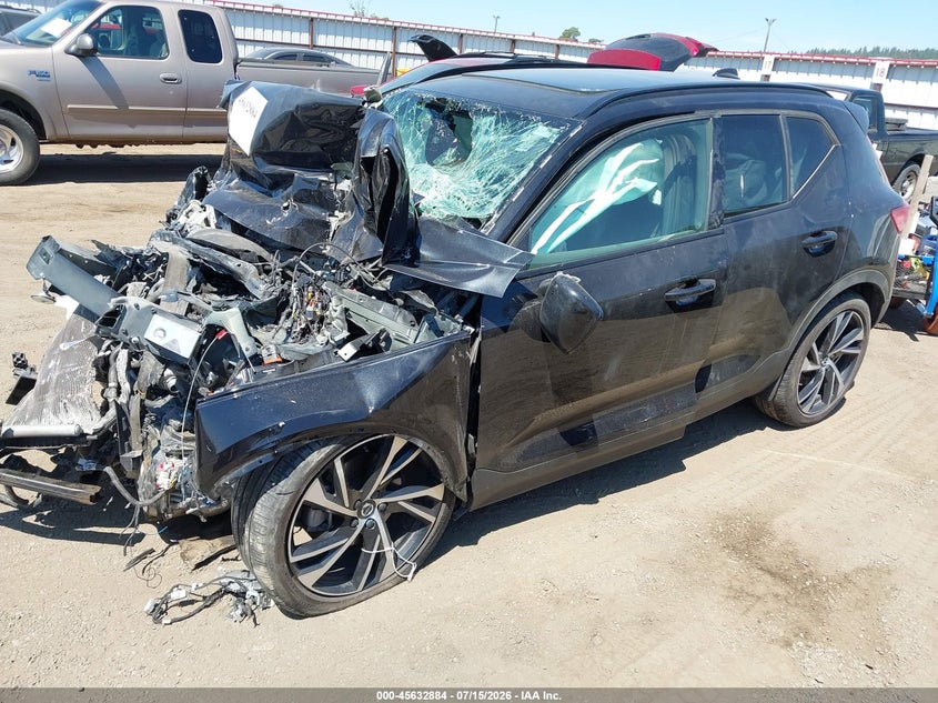 2022 Volvo Xc40 VIN YV4162UM0N2644845 IAAI salvage auction — FRONT END, Salvage Title, sold $975 on 2026-08-18 (photo 2)