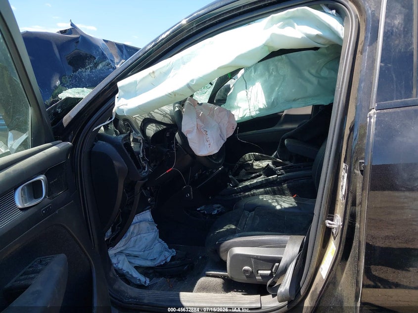 2022 Volvo Xc40 VIN YV4162UM0N2644845 IAAI salvage auction — FRONT END, Salvage Title, sold $975 on 2026-08-18 (photo 5)
