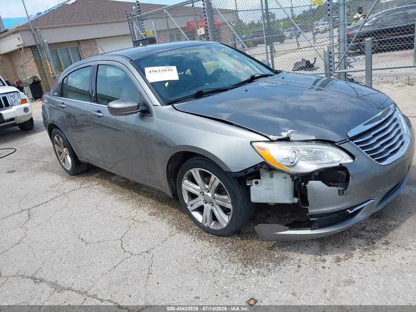 2013 Chrysler 200 VIN 1C3CCBAB8DN671350 IAAI salvage auction — NORMAL WEAR, Clear-Endorsement (Wisconsin), sold $650 on 2026-08-22 (photo 1)