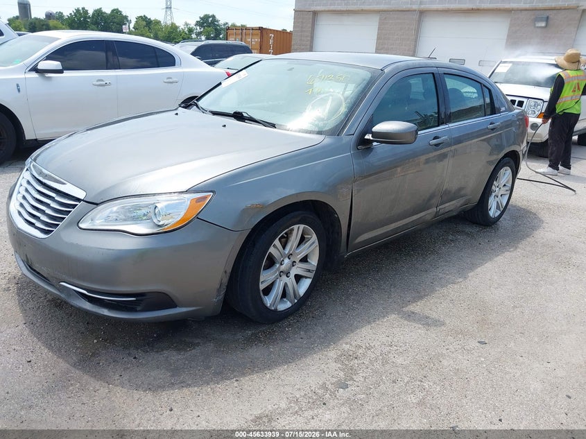 2013 Chrysler 200 VIN 1C3CCBAB8DN671350 IAAI salvage auction — NORMAL WEAR, Clear-Endorsement (Wisconsin), sold $650 on 2026-08-22 (photo 2)