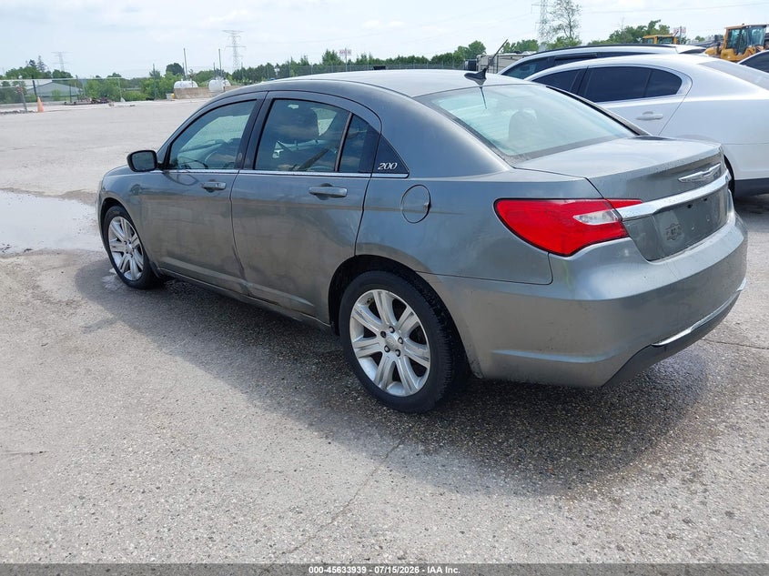 2013 Chrysler 200 VIN 1C3CCBAB8DN671350 IAAI salvage auction — NORMAL WEAR, Clear-Endorsement (Wisconsin), sold $650 on 2026-08-22 (photo 3)