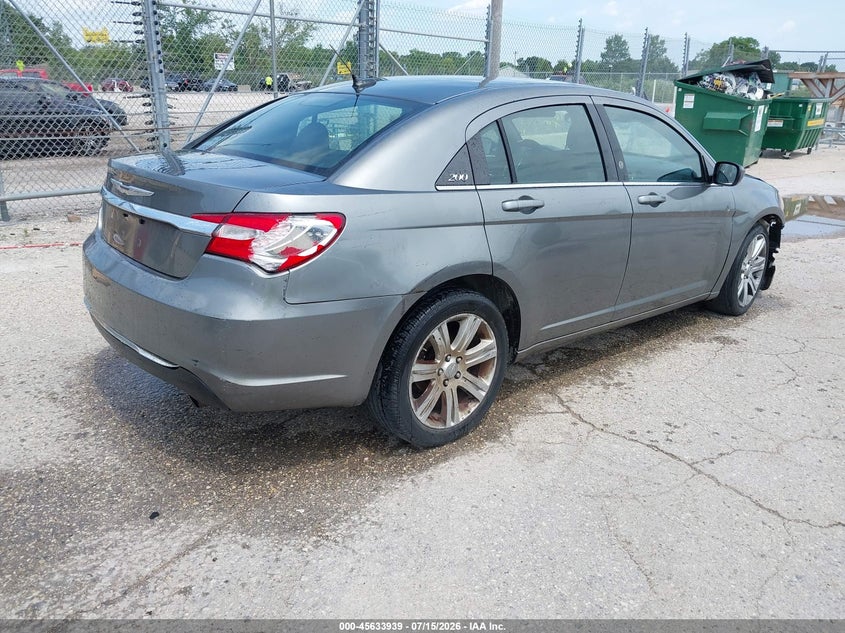 2013 Chrysler 200 VIN 1C3CCBAB8DN671350 IAAI salvage auction — NORMAL WEAR, Clear-Endorsement (Wisconsin), sold $650 on 2026-08-22 (photo 4)
