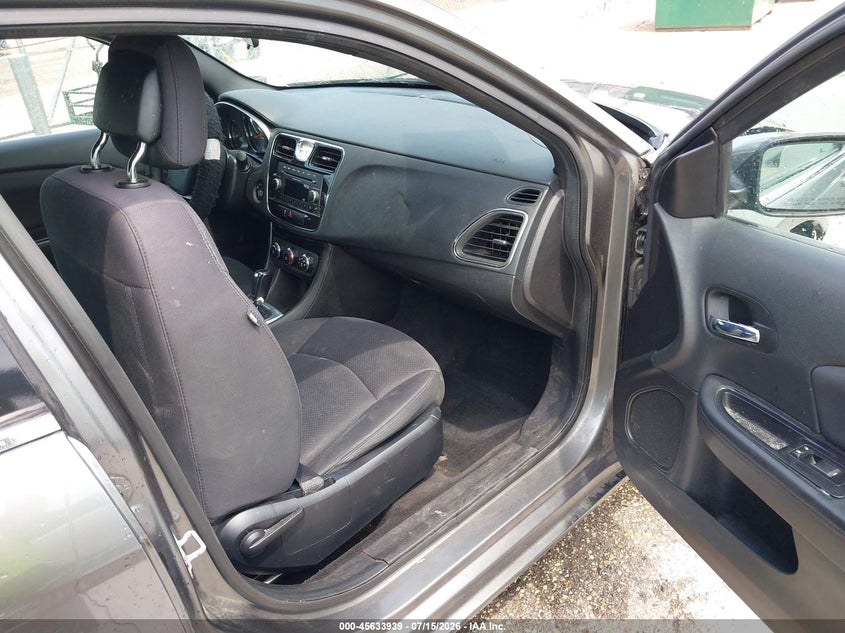 2013 Chrysler 200 VIN 1C3CCBAB8DN671350 IAAI salvage auction — NORMAL WEAR, Clear-Endorsement (Wisconsin), sold $650 on 2026-08-22 (photo 5)