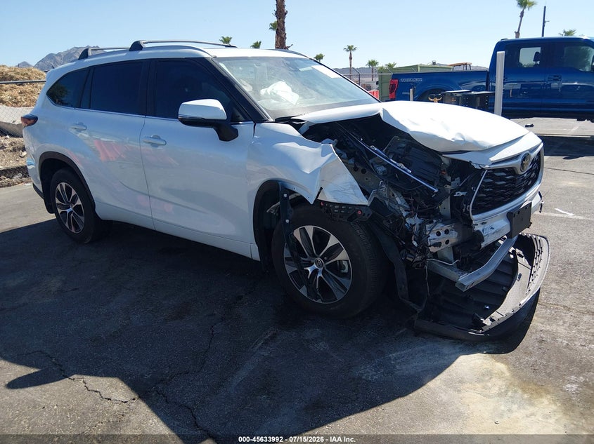 2025 Toyota Highlander VIN 5TDKDRAH6SS555654 — IAAI salvage auction photo