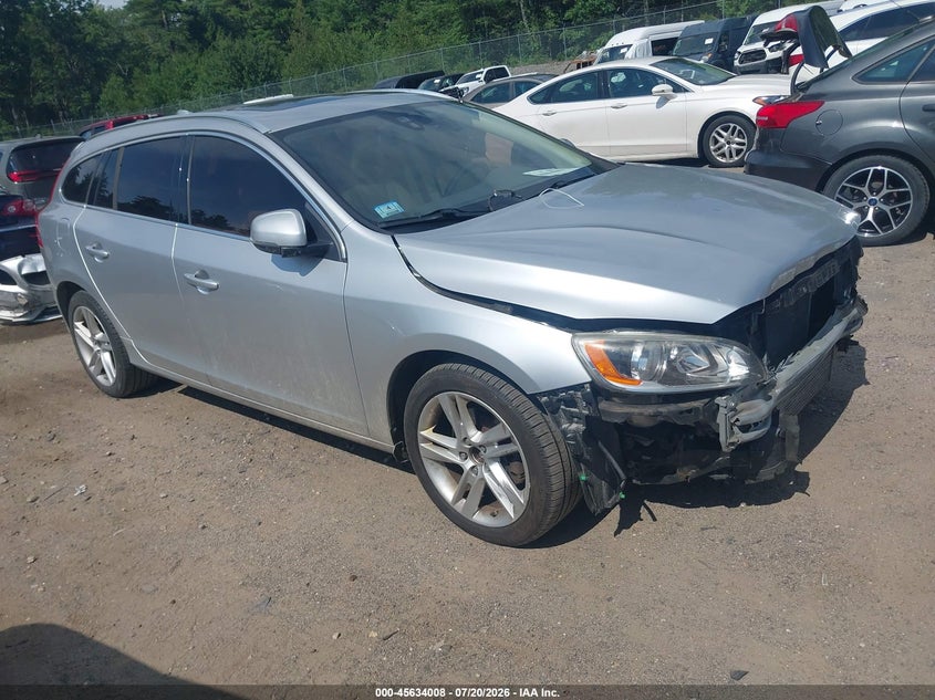 2015 Volvo V60 VIN YV140MEB5F1203160 IAAI salvage auction — LEFT FRONT, Clear (Massachusetts), sold $425 on 2026-07-31 (photo 1)