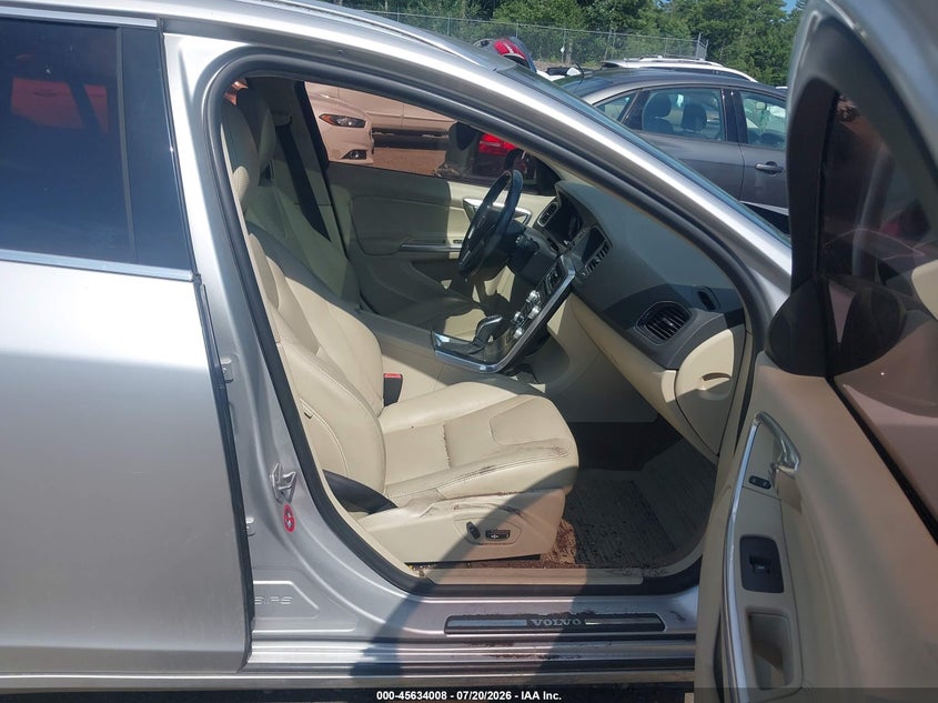 2015 Volvo V60 VIN YV140MEB5F1203160 IAAI salvage auction — LEFT FRONT, Clear (Massachusetts), sold $425 on 2026-07-31 (photo 5)