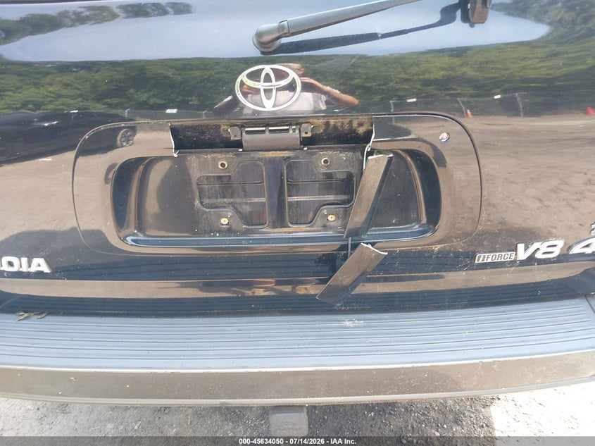 2004 Toyota Sequoia VIN 5TDBT44A84S214103 IAAI salvage auction — NORMAL WEAR, Clear (Maryland), sold $1,075 on 2026-07-28 (photo 6)