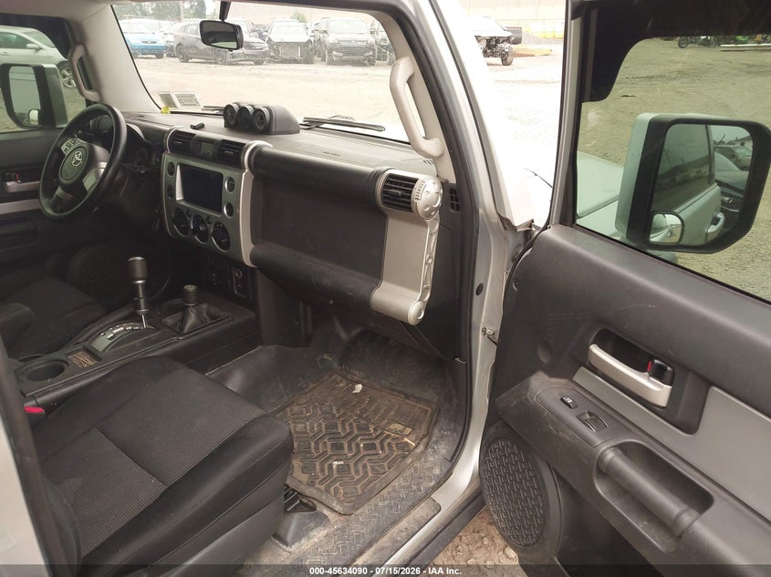 2007 Toyota Fj cruiser VIN JTEBU11FX70062517 IAAI salvage auction — NORMAL WEAR, Clear (New York), sold $3,375 on 2026-07-29 (photo 5)
