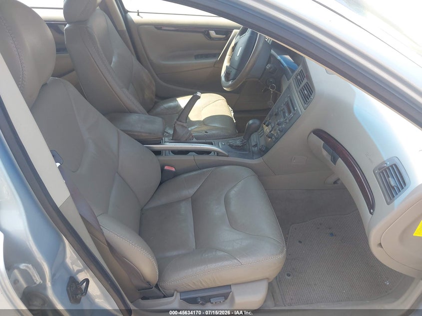 2002 Volvo V70 VIN YV1SZ58D521079384 IAAI salvage auction — NORMAL WEAR, Clear (Virginia), sold $25 on 2026-07-21 (photo 5)