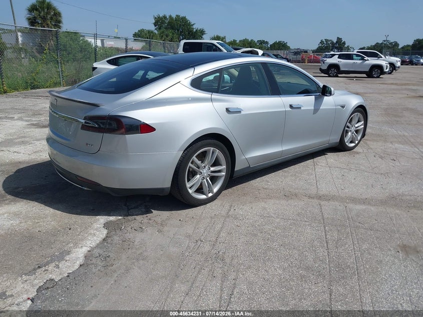 2013 Tesla Model s VIN 5YJSA1DP0DFP06721 IAAI salvage auction — UNKNOWN, Clear (Florida), sold $3,000 on 2026-07-22 (photo 4)