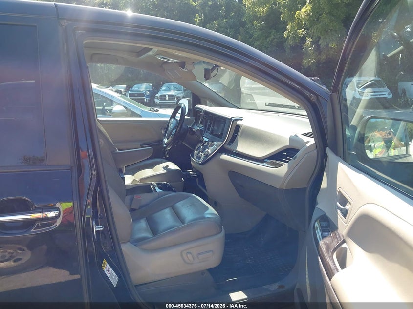 2017 Toyota Sienna VIN 5TDYZ3DC9HS794777 IAAI salvage auction — NORMAL WEAR, Salvage Title, sold $5,175 on 2026-07-29 (photo 5)