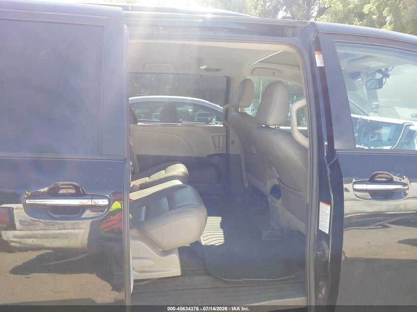 2017 Toyota Sienna VIN 5TDYZ3DC9HS794777 IAAI salvage auction — NORMAL WEAR, Salvage Title, sold $5,175 on 2026-07-29 (photo 8)