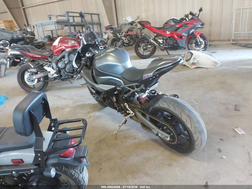 2026 BMW S 1000 VIN WB10P2307T6M49144 IAAI salvage auction — RIGHT SIDE, Wait Title, sold $13,600 on 2026-09-02 (photo 3)