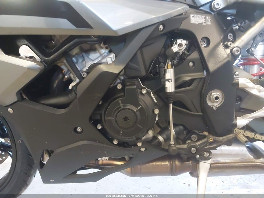 2026 BMW S 1000 VIN WB10P2307T6M49144 IAAI salvage auction — RIGHT SIDE, Wait Title, sold $13,600 on 2026-09-02 (photo 9)