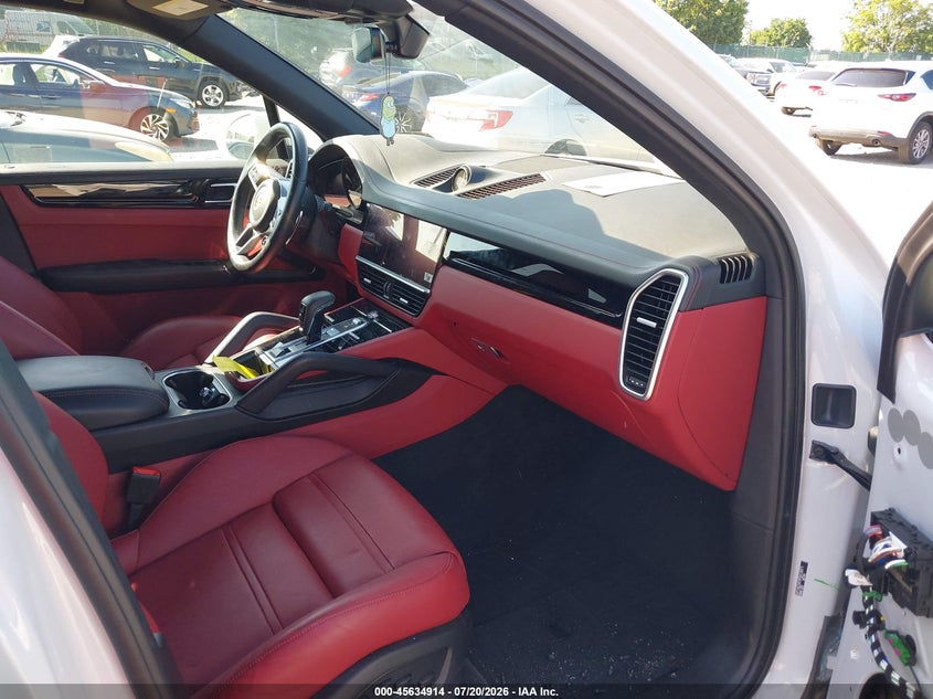 2023 Porsche Cayenne VIN WP1AE2AYXPDA13071 IAAI salvage auction — RIGHT SIDE, Salvage Title, sold $43,650 on 2026-09-11 (photo 5)
