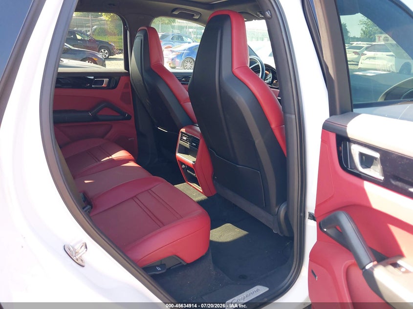 2023 Porsche Cayenne VIN WP1AE2AYXPDA13071 IAAI salvage auction — RIGHT SIDE, Salvage Title, sold $43,650 on 2026-09-11 (photo 8)