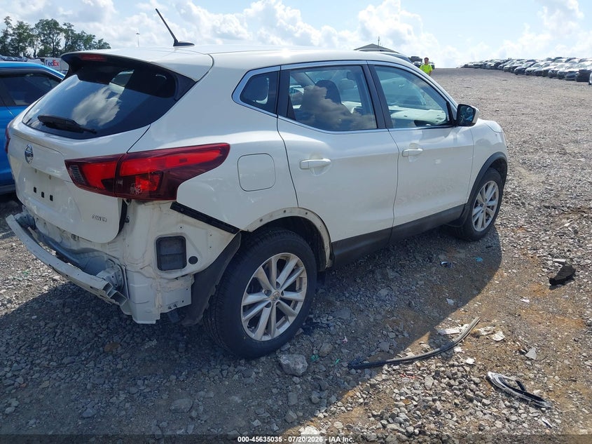 2017 Nissan Rogue VIN JN1BJ1CR9HW108117 IAAI salvage auction — REAR END, Salvage (Tennessee), sold $3,250 on 2026-07-30 (photo 4)