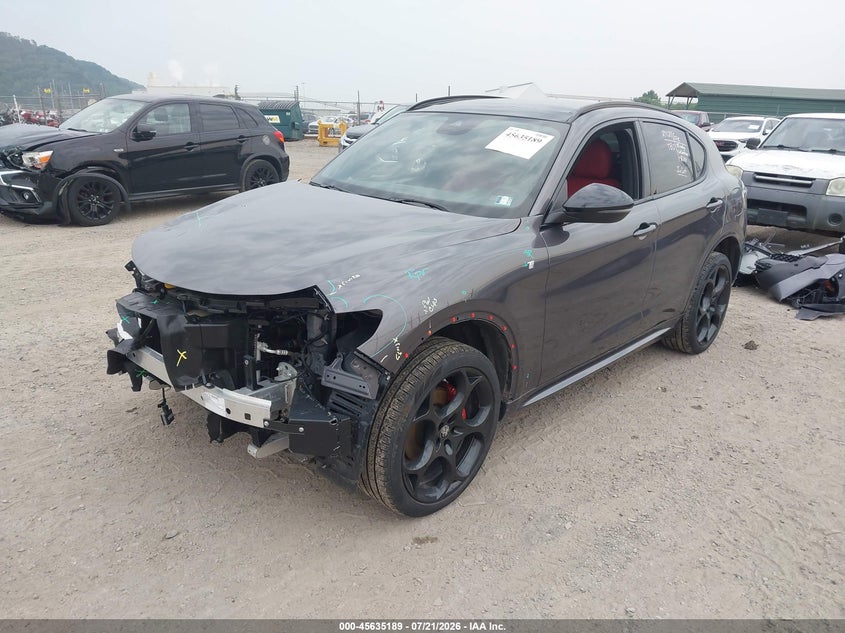 2024 Alfa romeo Stelvio VIN ZASPAKBN0R7D82980 IAAI salvage auction — RIGHT FRONT, Salvage (Pennsylvania), sold $15,700 on 2026-08-04 (photo 2)