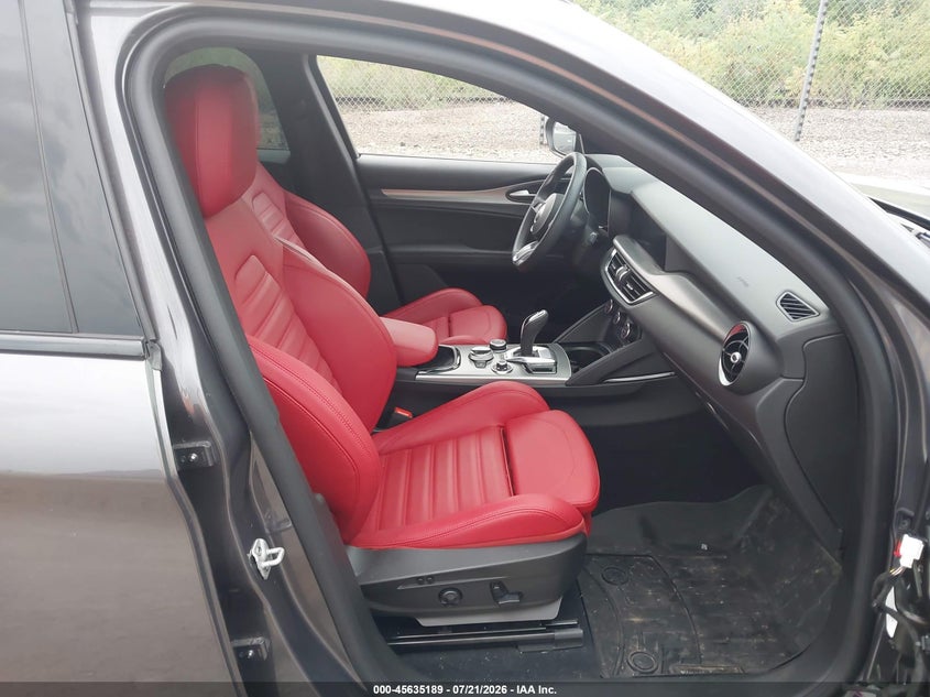 2024 Alfa romeo Stelvio VIN ZASPAKBN0R7D82980 IAAI salvage auction — RIGHT FRONT, Salvage (Pennsylvania), sold $15,700 on 2026-08-04 (photo 5)