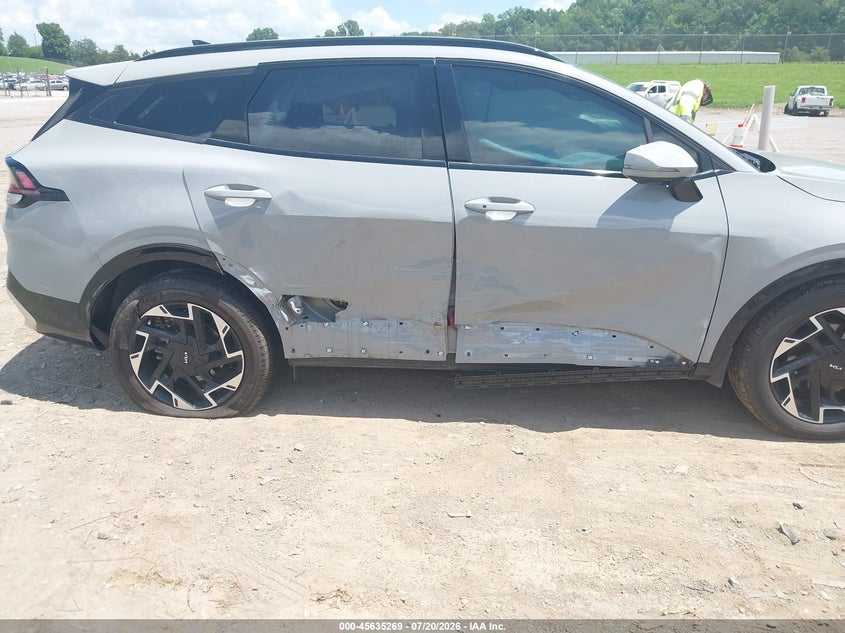 2025 Kia Sportage VIN 5XYK53DF1SG245526 IAAI salvage auction — SIDE, Salvage Title, sold $10,700 on 2026-08-02 (photo 6)