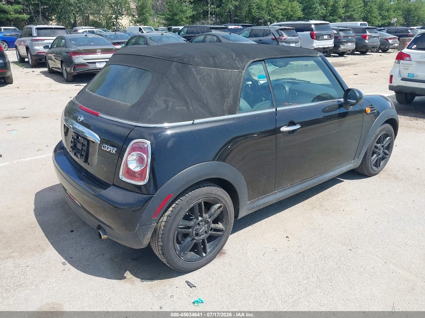 2015 Mini Convertible VIN WMWZN3C55FT266751 IAAI salvage auction — NORMAL WEAR, Original (New Hampshire), sold $300 on 2026-08-19 (photo 4)