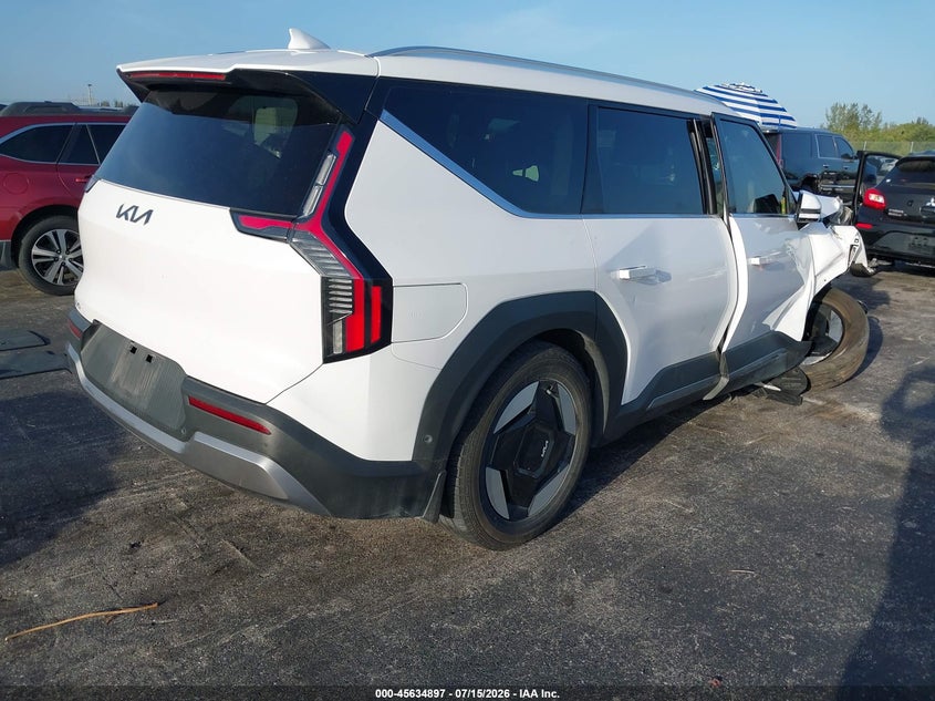 2026 Kia Ev9 VIN 5XYAFFS5XTG008118 IAAI salvage auction — RIGHT FRONT, Salvage Title, sold $9,650 on 2026-08-20 (photo 4)