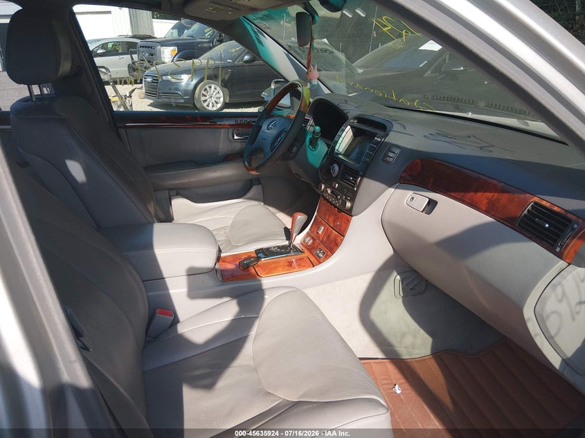 2004 Lexus Ls 430 VIN JTHBN36F640137536 IAAI salvage auction — NORMAL WEAR, Clear (Indiana), sold $400 on 2026-07-29 (photo 5)