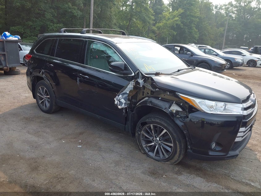 2019 Toyota Highlander VIN 5TDJZRFH2KS619971 IAAI salvage auction — SIDE, Salvage Title, sold $10,000 on 2026-08-01 (photo 1)