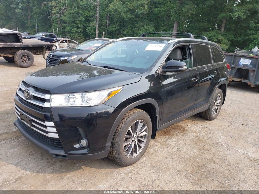 2019 Toyota Highlander VIN 5TDJZRFH2KS619971 IAAI salvage auction — SIDE, Salvage Title, sold $10,000 on 2026-08-01 (photo 2)
