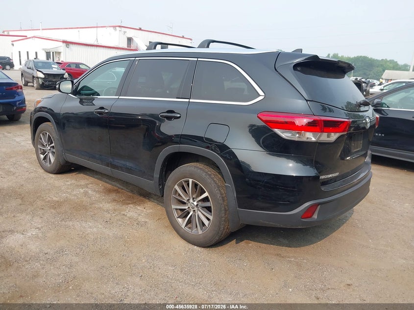 2019 Toyota Highlander VIN 5TDJZRFH2KS619971 IAAI salvage auction — SIDE, Salvage Title, sold $10,000 on 2026-08-01 (photo 3)